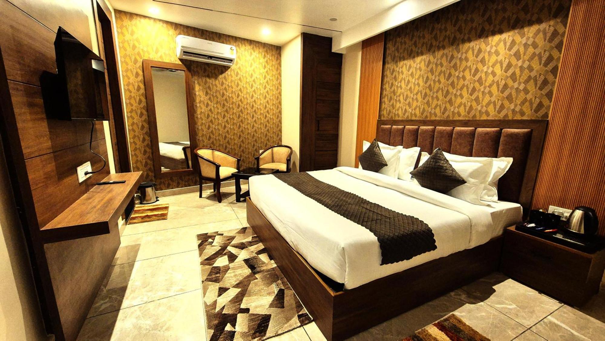 Hotel Hari Dhara, 100 Meters From Har-Ki-Pauri Haridwār Exteriör bild