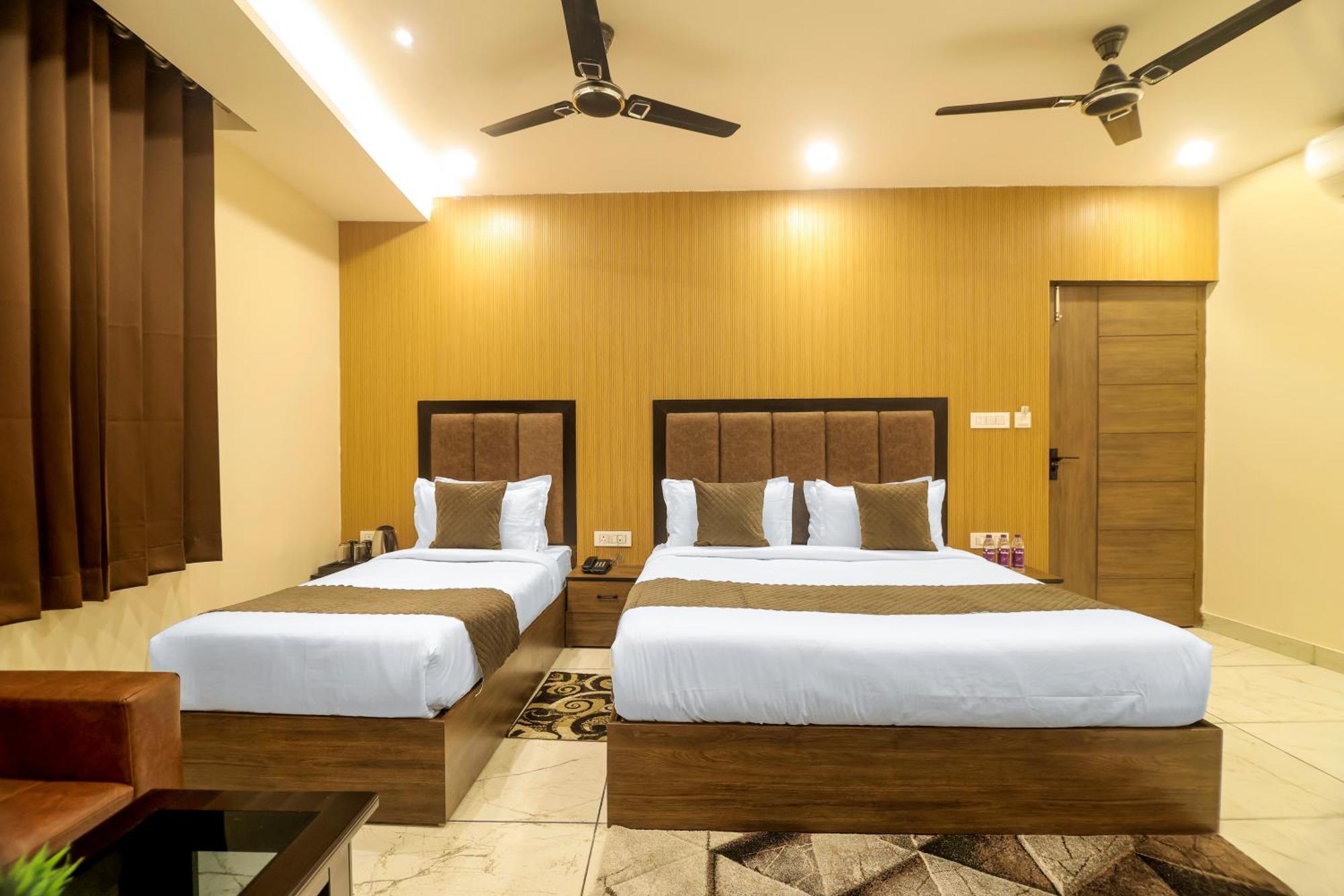 Hotel Hari Dhara, 100 Meters From Har-Ki-Pauri Haridwār Exteriör bild